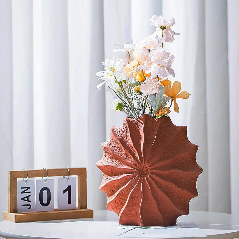 Red Ceramic Vases With A Sense of Luxury And High Aesthetic Value. Creative Nordic High-end Decoration